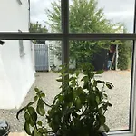 An Bothan-cosy In The Cooley Mountains ダンドーク