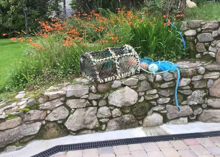 An Bothan-cosy In The Cooley Mountains * ダンドーク